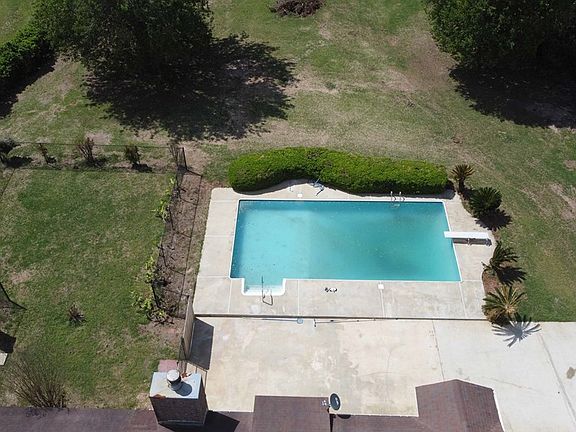 3rd image of 180 Thimblemill Dr