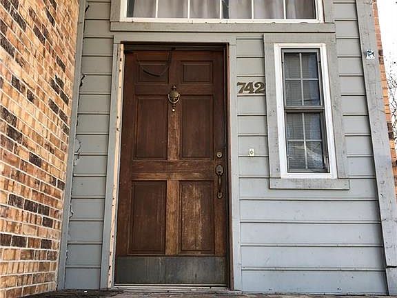 3rd image of 742 Meadowcreek Ct