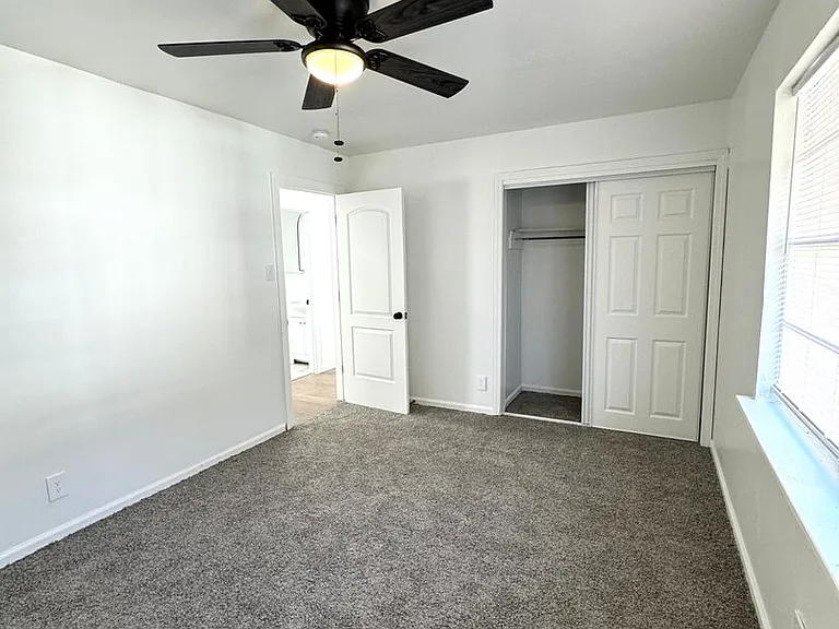 306 N Jackson St — Photo 45