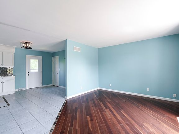 4th image of 11673 Crestview Ln