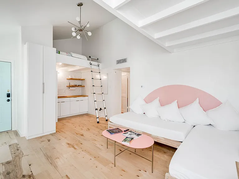 1000 W 26th St #208 — Photo 3