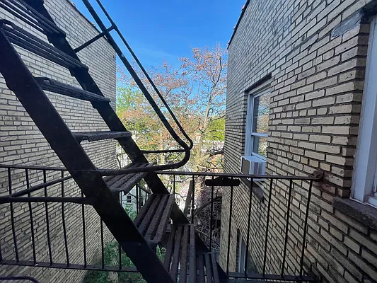 Rented by Chris Stewart, LREB | media 6