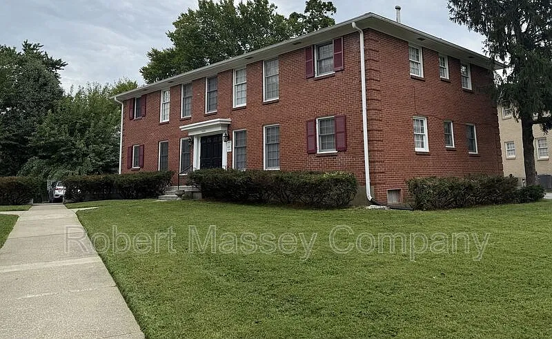 2 bed, 1.0 bath, 865 sqft, $1,095 — Photo 1
