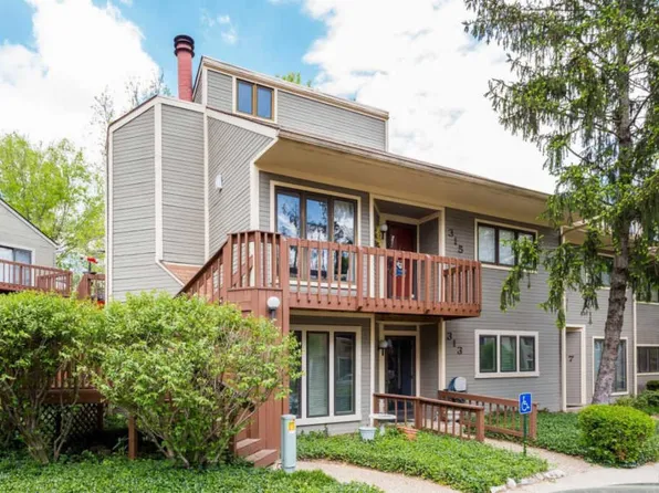 313 Crescent Spring Dr, Louisville, KY 40206
