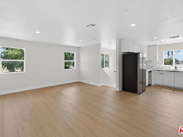 3436 Hunter St — Photo 3