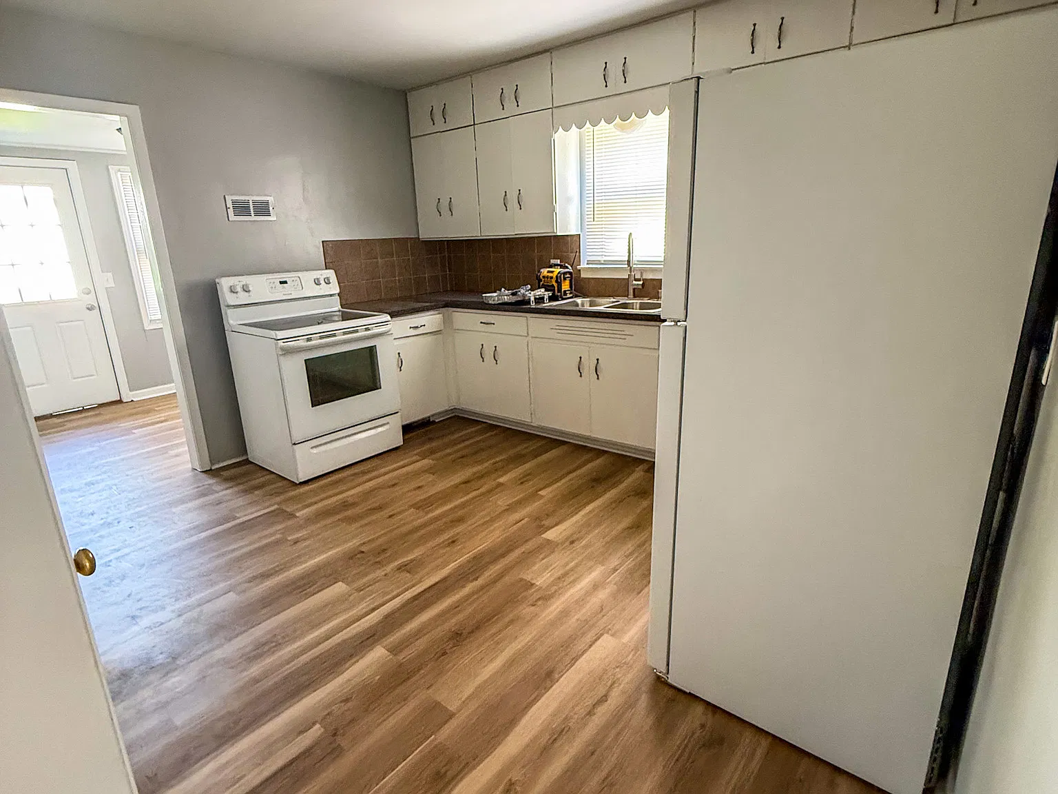 2 bed, 900 sqft, $1,050 — Photo 4