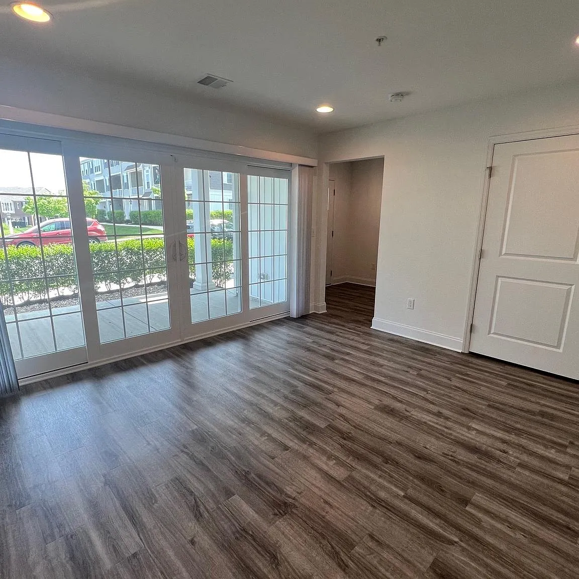 3 bed, 2.5 bath, 2020 sqft, $2,500 — Photo 3