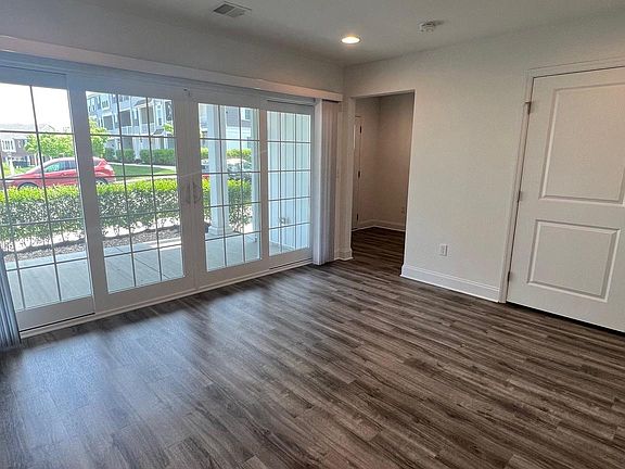 3rd image of 1412 Market House Ln