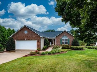 3493 Overbrook Dr, Conover, NC 28613