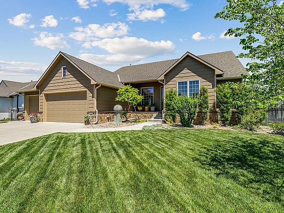 4th image of 1010 E Woodstone Dr