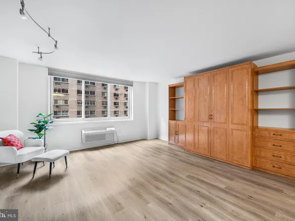 1901 John F Kennedy Blvd APT 911, Philadelphia, PA 19103