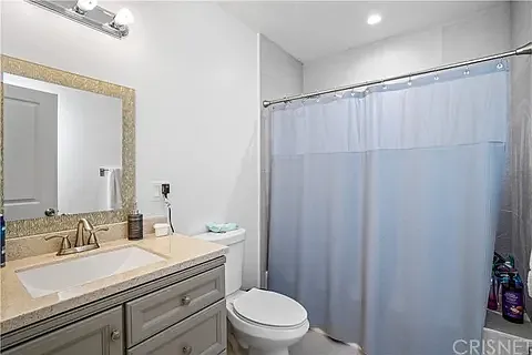 7911 Whitsett Ave — Photo 10