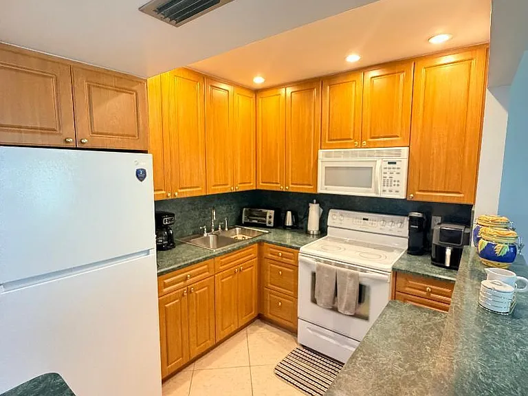 638 Snug Harbor Dr #E4 — Photo 20