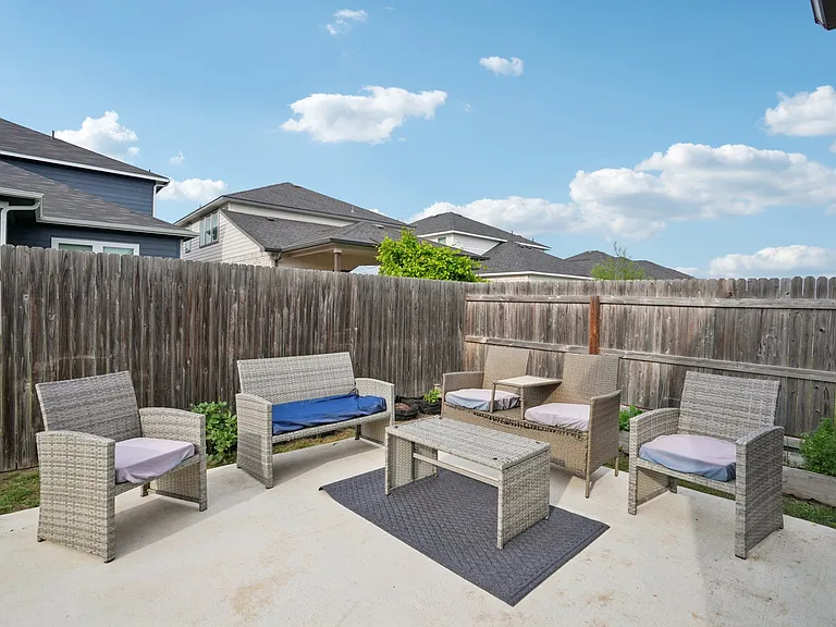 8915 Portobello Way — Photo 21