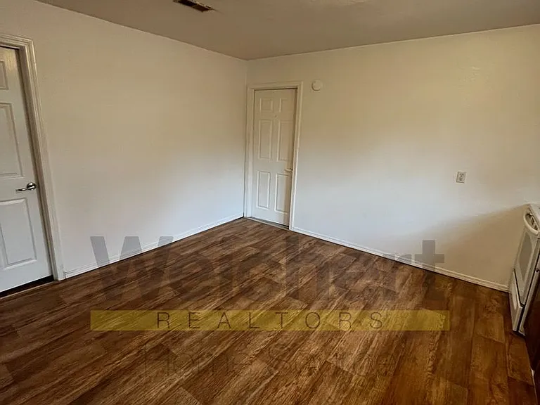 1402-1404 Jones St #301/303 — Photo 2