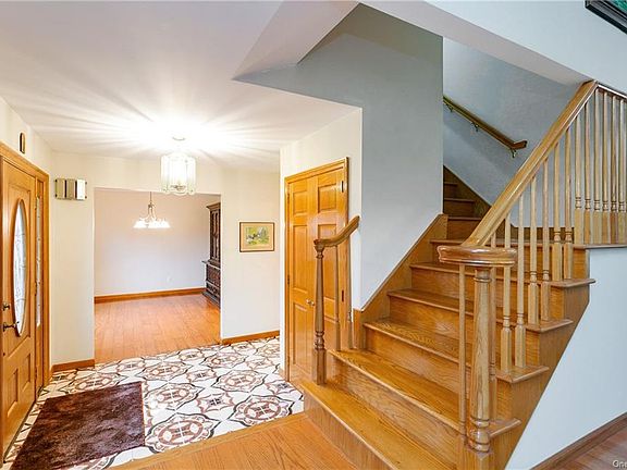 4th image of 5 Pinegrove Dr