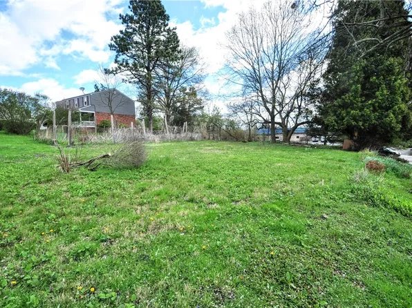 6462 Pickering Ct, Bethel Park, PA 15102