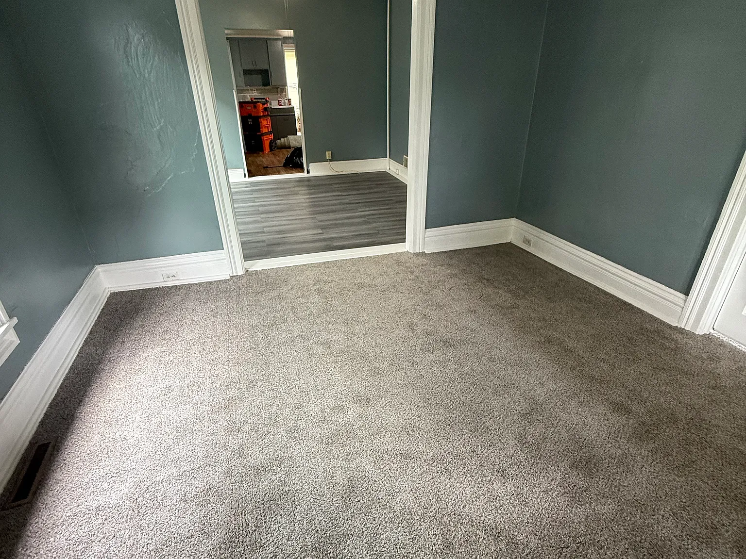 180 Miller St — Photo 2