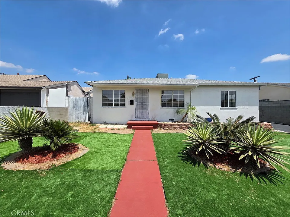 8834 Stansbury Ave