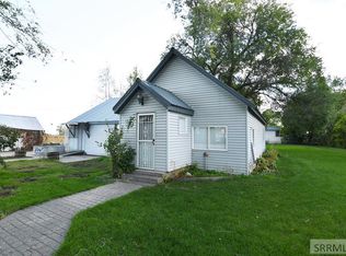 905 S Bridge St, Saint Anthony, ID 83445