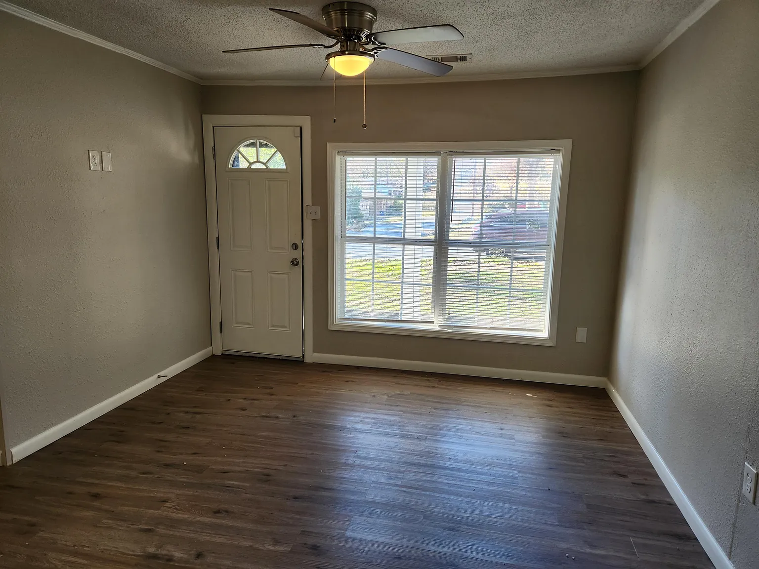 5200 Chandler Street - 1 — Photo 2