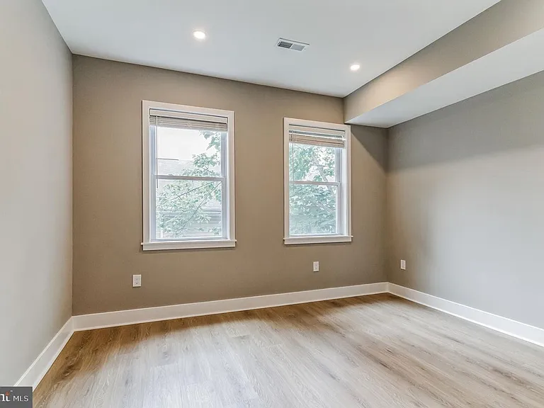 2710 Latona St — Photo 14
