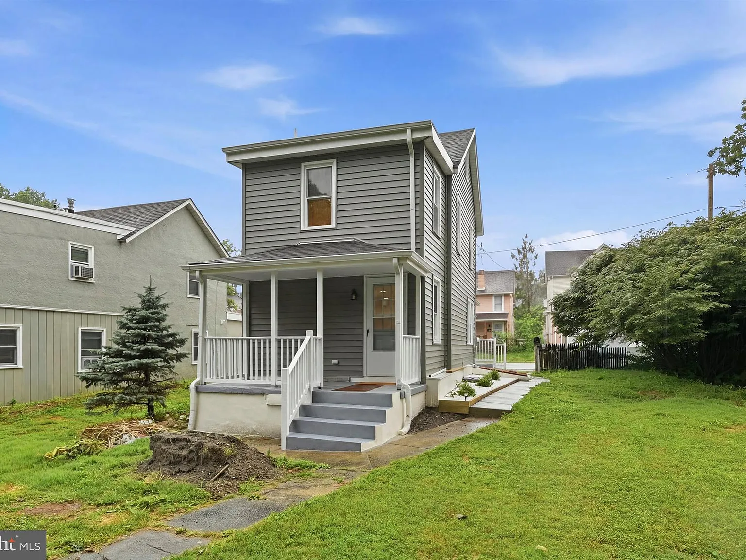 2 bed, 1.5 bath, 896 sqft, $2,450 — Photo 2