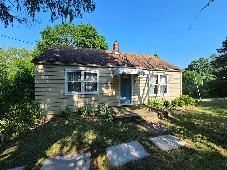 4721 Wildwood Sample Rd — Photo 2