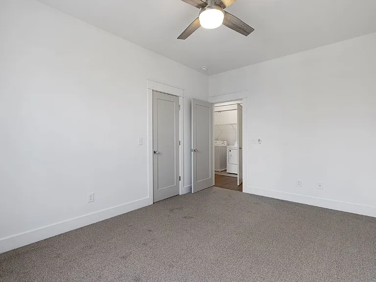 909 E State St — Photo 11