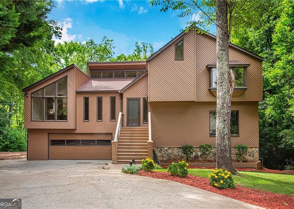 1st image of 2404 Stockton Pl