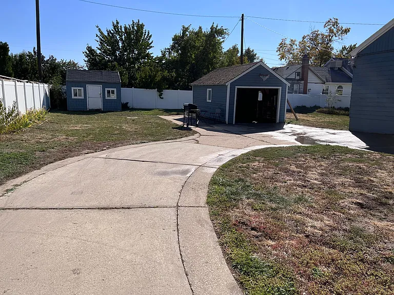 324 E 100 N — Photo 51