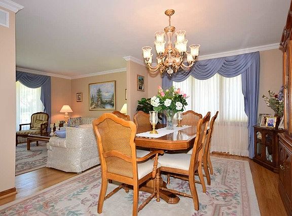 4th image of 617 Honey Locust Ln