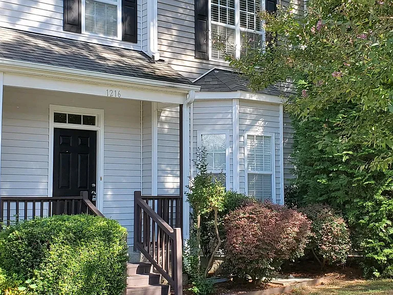 1216 James St — Photo 3