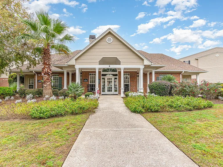 Litchfield Oaks Apartments — Photo 32