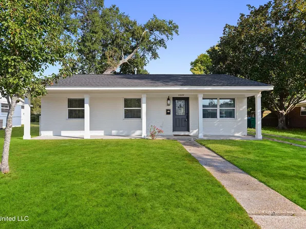 2329 Middlecoff Dr, Gulfport, MS 39507