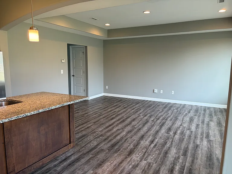 406 W Mike St #401 — Photo 3