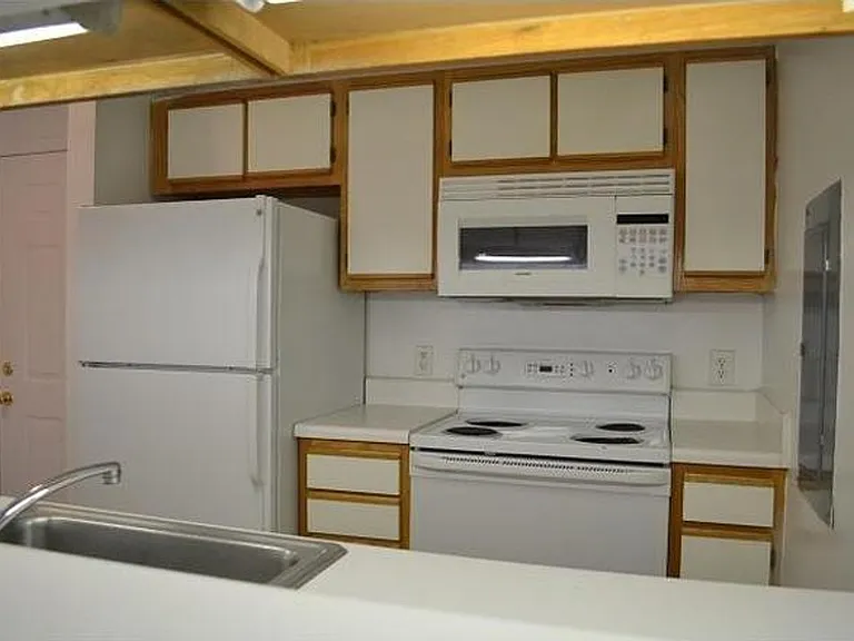 1431 Collegiate Cir #103 — Photo 10