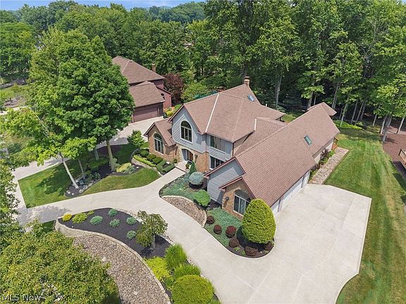 2nd image of 10683 Tudor Cir
