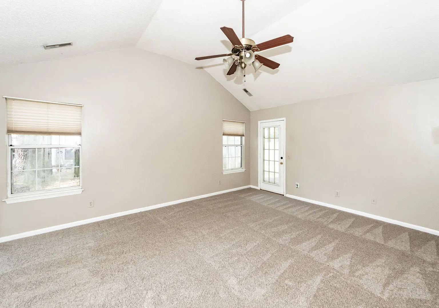 3 Bedroom 2 Bath Home in Windsor Hill - North Charleston — Photo 4