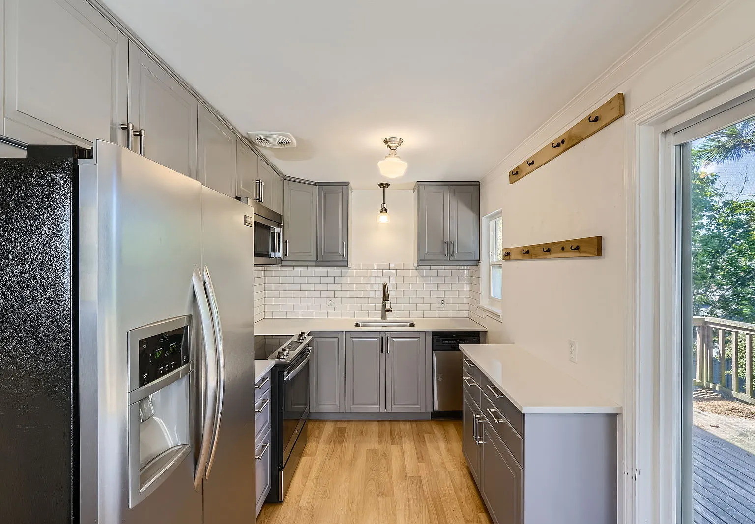 3 bed, 1430 sqft, $3,700 — Photo 4