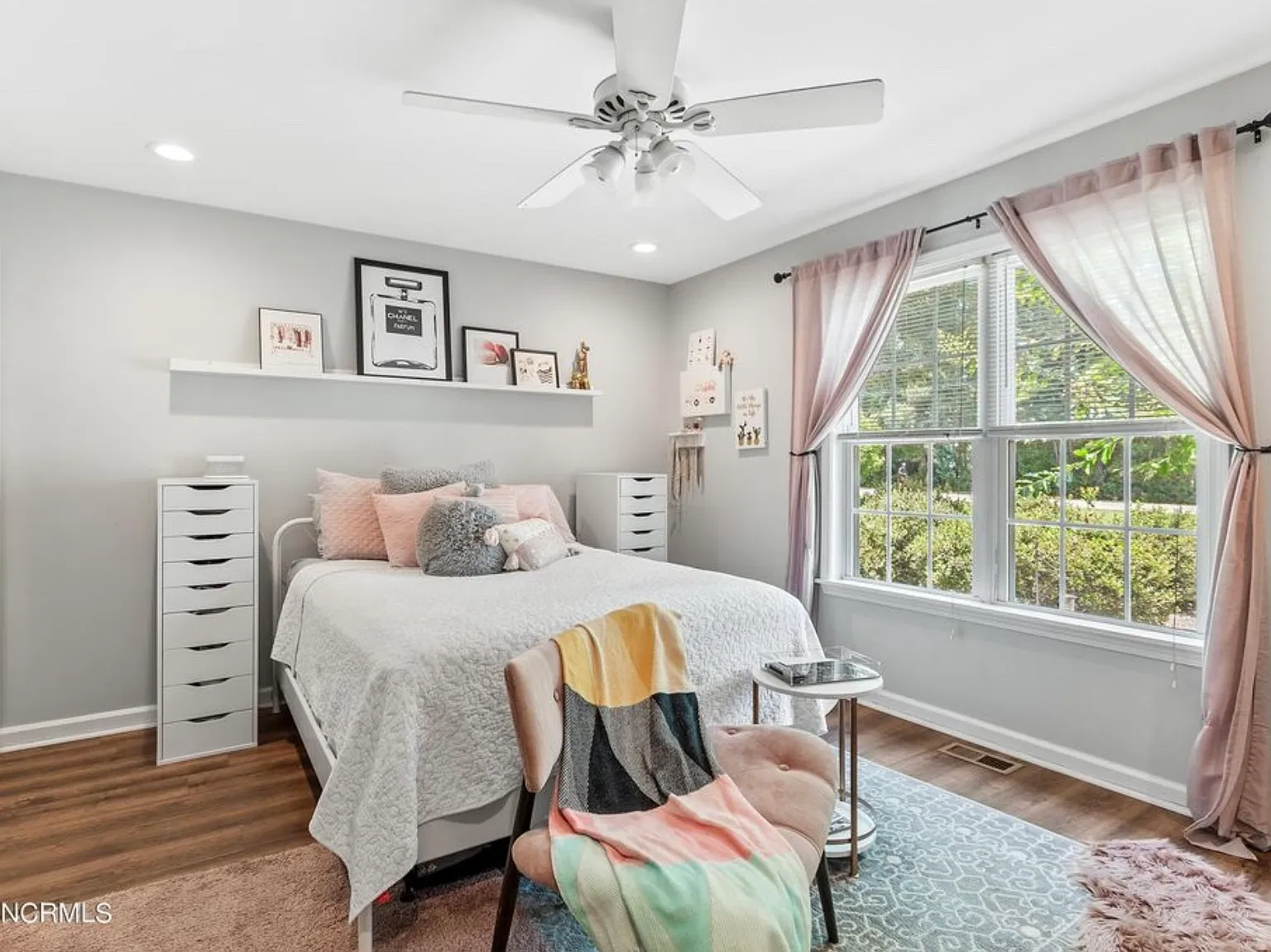 2 bed, 1048 sqft, $2,300 — Photo 4