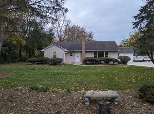 2709 Crystal Lake Rd, Oakwood Hills, IL 60013