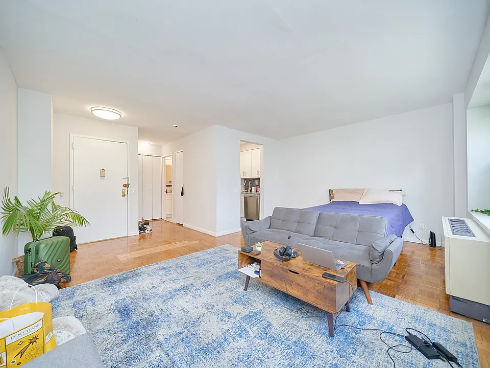 337 W 43rd St #2DD
