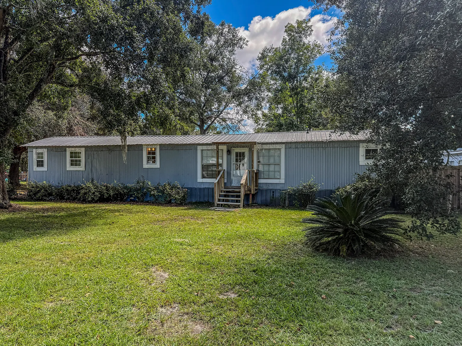 3 bed, 924 sqft, $1,200 — Photo 1