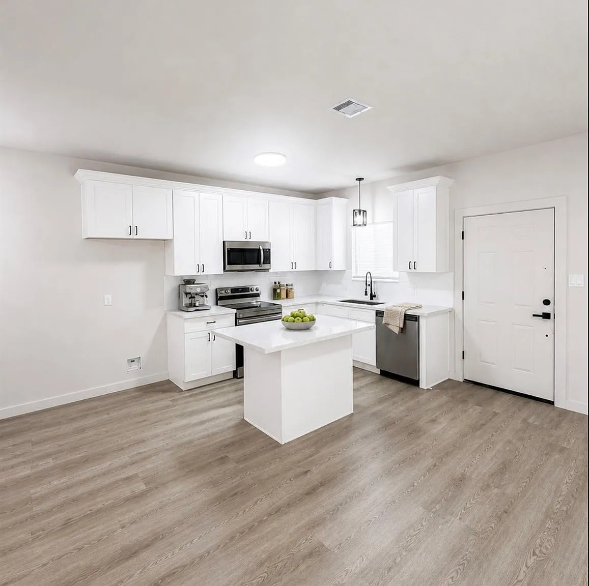 3 bed, 2.0 bath, 1230 sqft, $1,700 — Photo 4