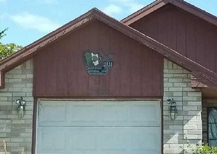 2nd image of 2920 Rosewood Cir