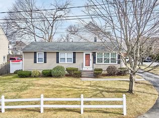 6 Vermette Ct, Ipswich, MA 01938