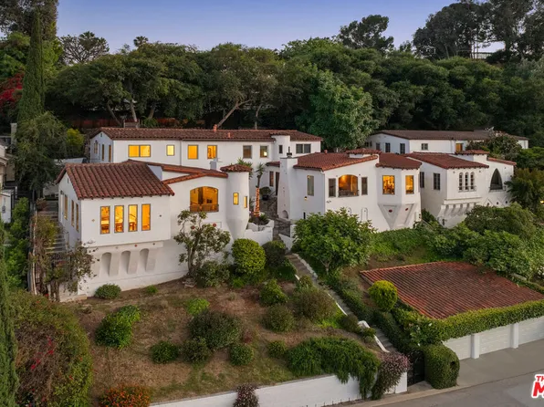 3700 Arbolada Rd, Los Angeles, CA 90027
