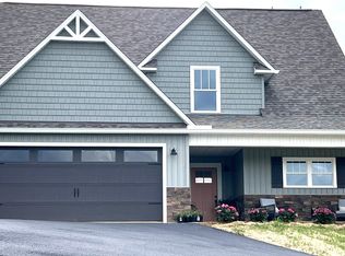 72 Castle Dr, Fincastle, VA 24090