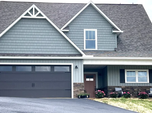 72 Castle Dr, Fincastle, VA 24090